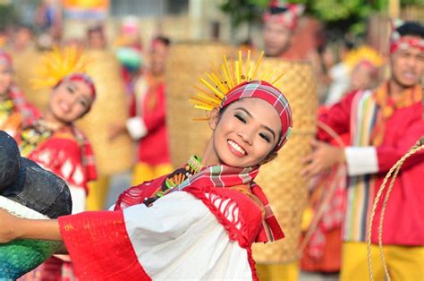  De Filipino Fiesta: Een Buitengewone Viering van Culturele Diversiteit