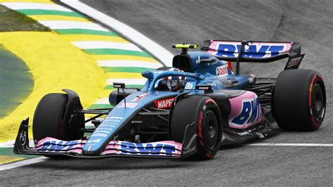  De Formule 1 São Paulo Grand Prix: Een Carnaval van Vrolijkheid en Verwarring voor Sergio Perez